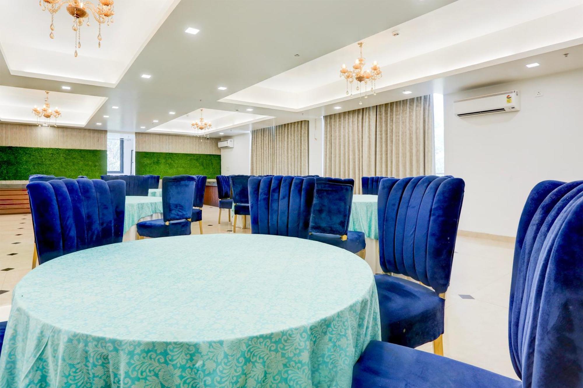 Palette Calista Premium Resort Samalkha Exterior foto